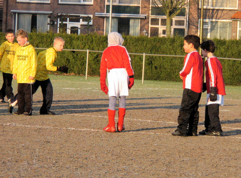 Klaar voor de aftrap - wat zijn die UNA-ers groot!